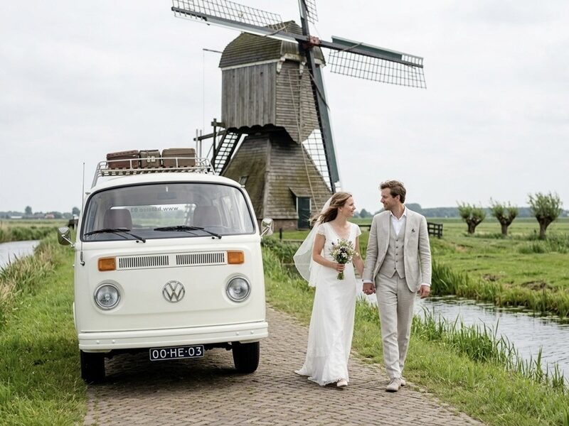 wit Volkswagen T2 busje trouwauto