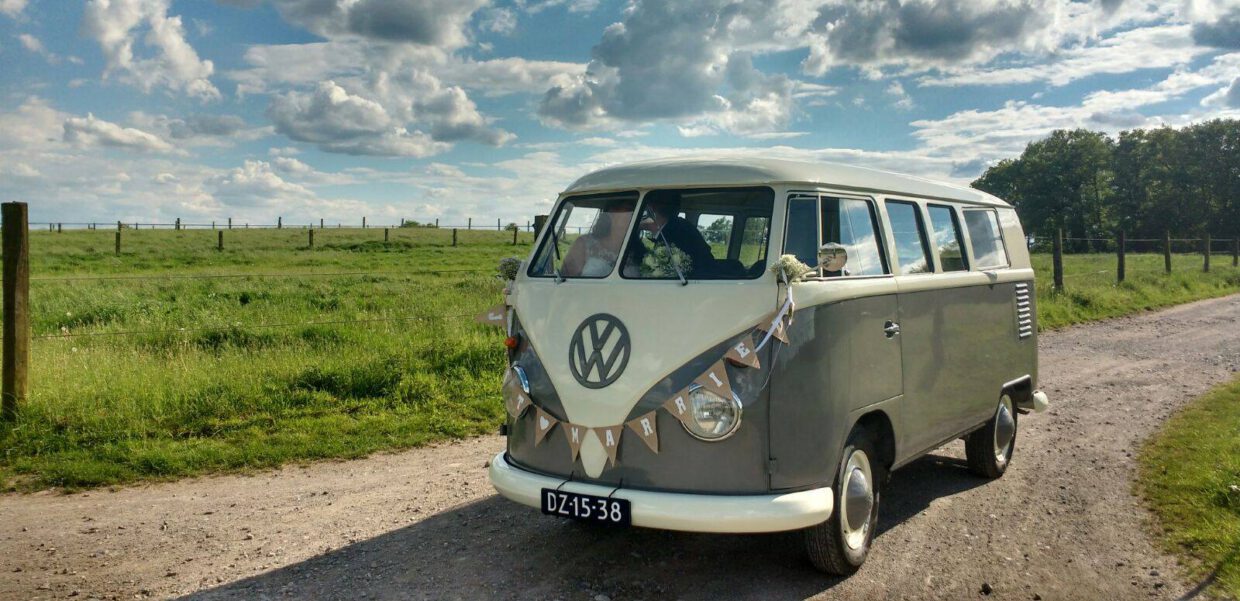 Donkergrijs Volkwagen busje