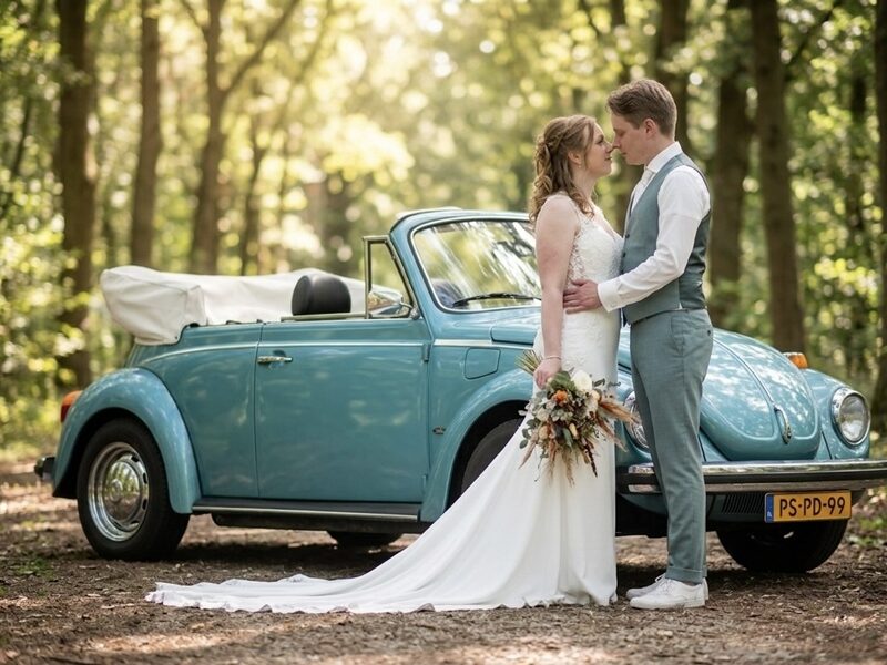 blauwe kever cabrio trouwauto