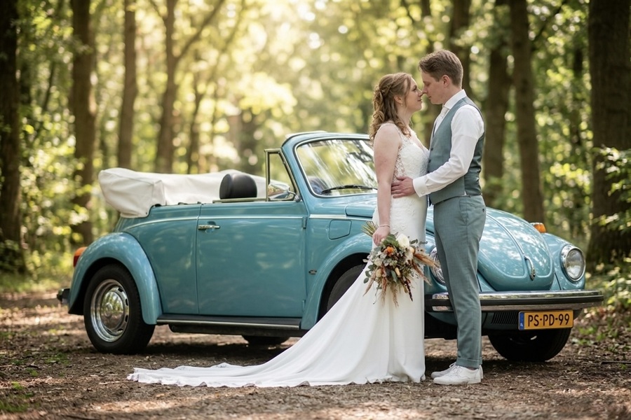 blauwe kever cabrio trouwauto